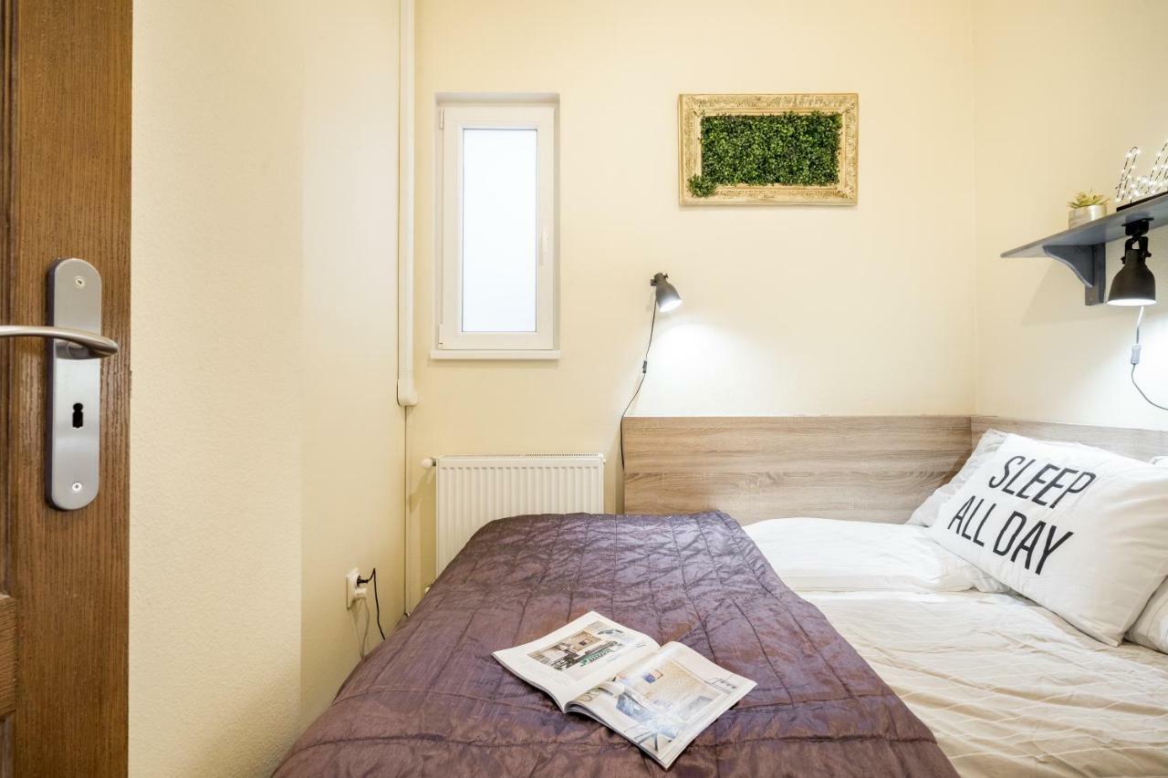 A9 Houseleek Astoria Budapest Exterior photo