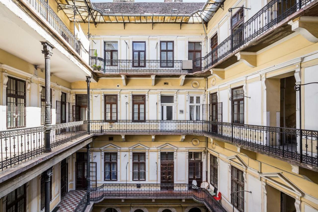 A9 Houseleek Astoria Budapest Exterior photo