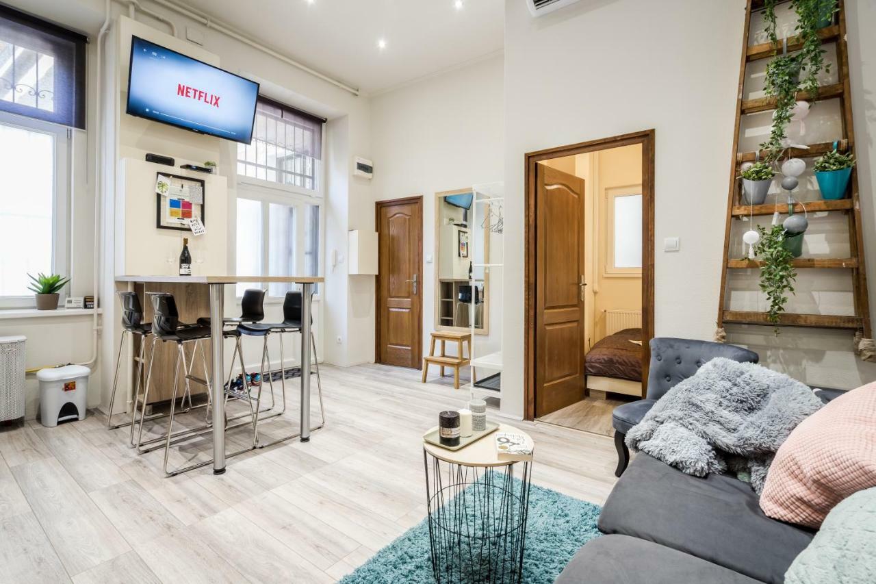 A9 Houseleek Astoria Budapest Exterior photo