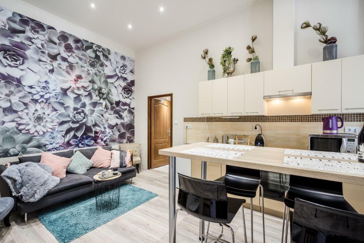 A9 Houseleek Astoria Budapest Exterior photo
