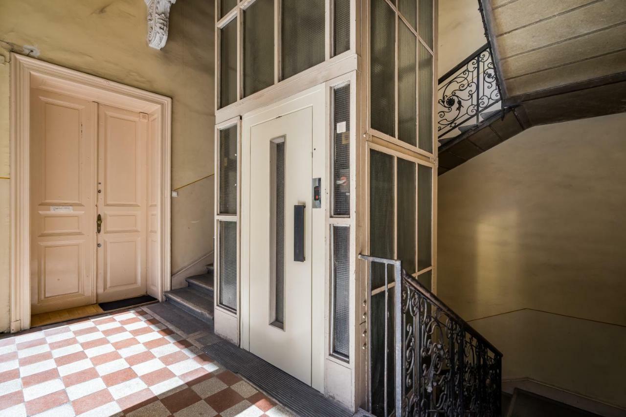 A9 Houseleek Astoria Budapest Exterior photo